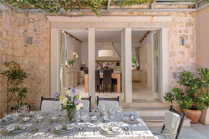 Sea-view villa in Hvar Town, photograph 6