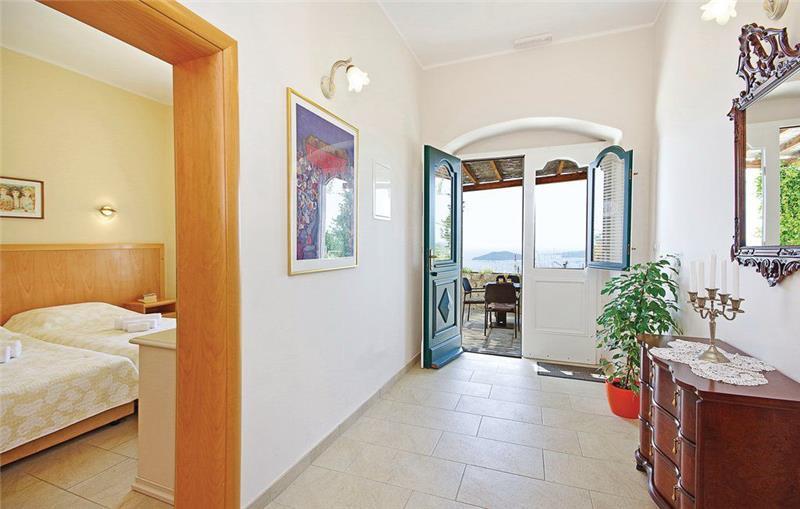 Sea-view villa in Brsecine, photograph 27
