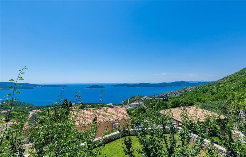 Sea-view villa in Brsecine, photograph 14