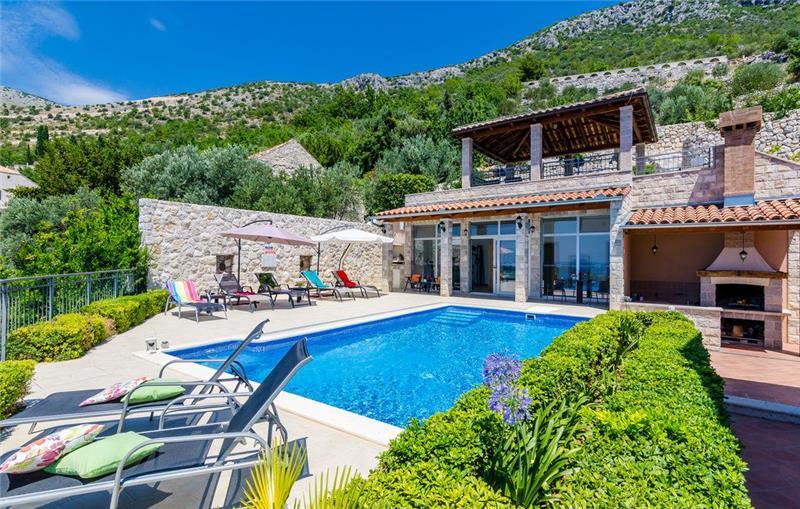 Sea-view villa in Brsecine, photograph 1