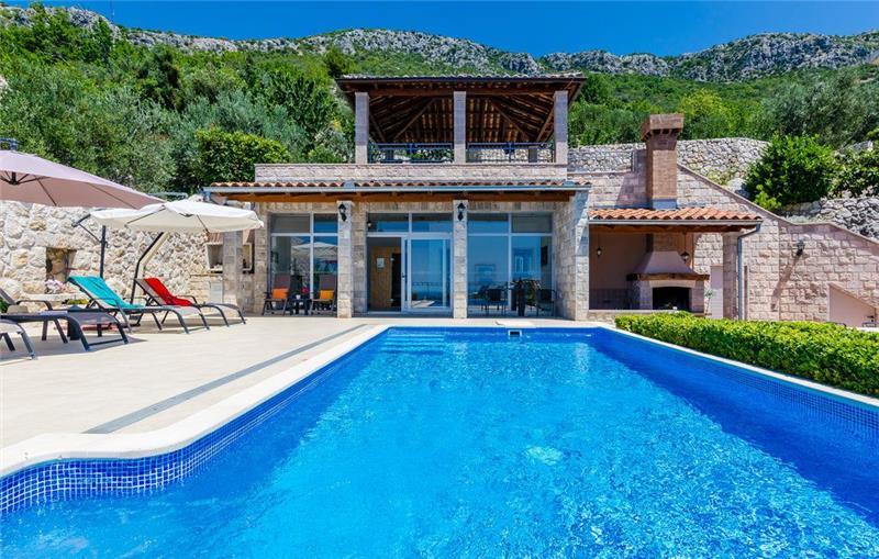 Sea-view villa in Brsecine, photograph 2