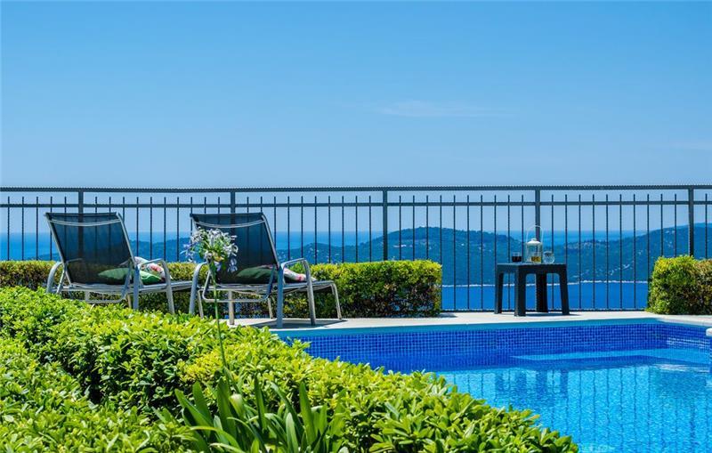 Sea-view villa in Brsecine, photograph 7