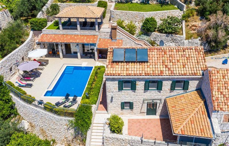 Sea-view villa in Brsecine, photograph 4