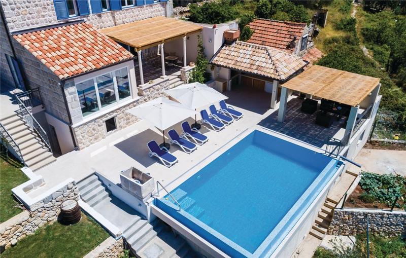 Sea-view villa in Brsecine, photograph 2