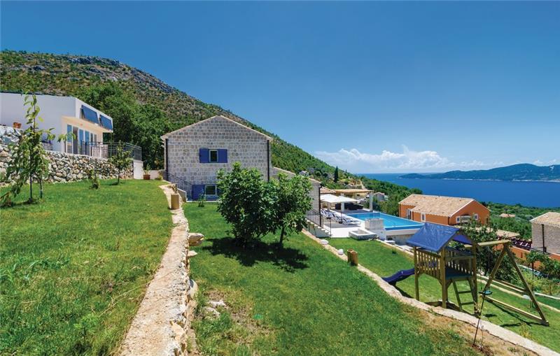 Sea-view villa in Brsecine, photograph 3