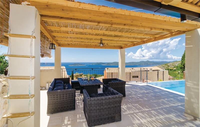 Sea-view villa in Brsecine, photograph 4
