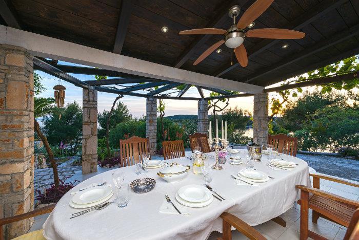 Beachfront villa in Milna, photograph 17