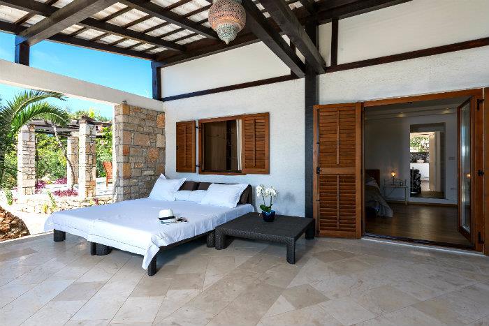 Beachfront villa in Milna, photograph 10