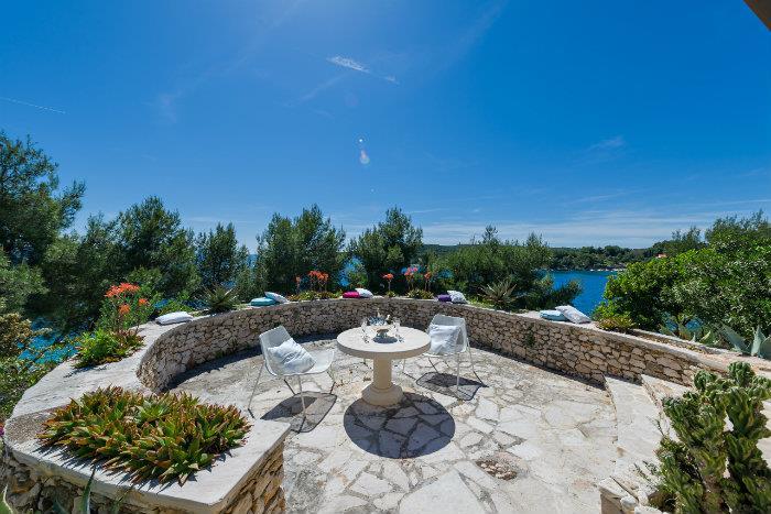Beachfront villa in Milna, photograph 7
