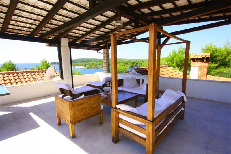Beachfront villa in Milna, photograph 11