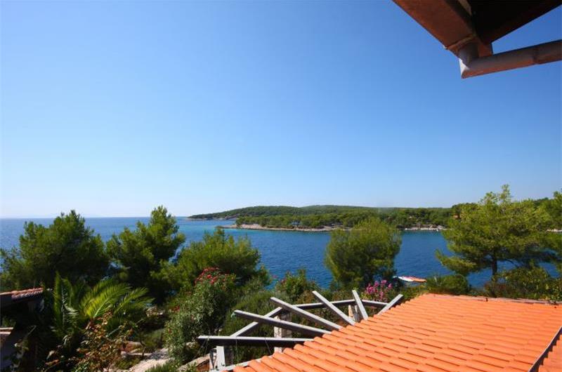 4 Bedroom Luxury Seafront Villa Retreat with Pool near Milna, Brac Island - Sleeps 8-14
