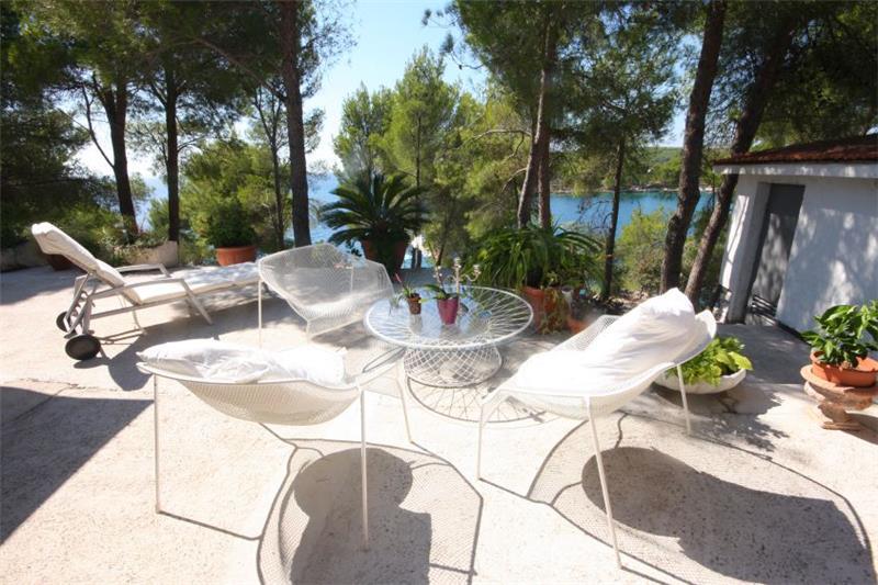 Beachfront villa in Milna, photograph 14