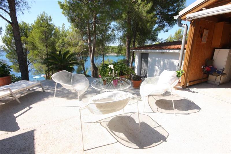 Beachfront villa in Milna, photograph 13