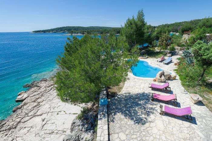 Beachfront villa in Milna, photograph 2