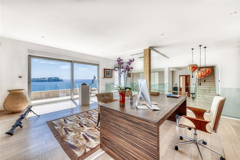 Beachfront villa in Lozica, photograph 19