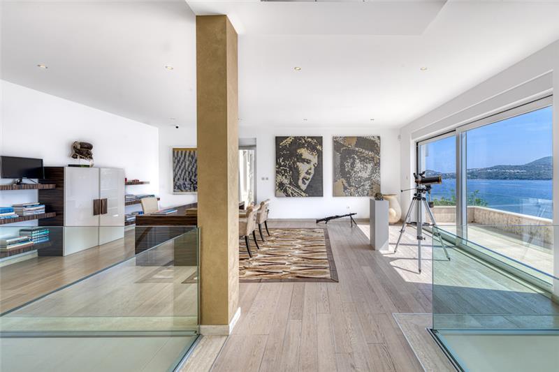 Beachfront villa in Lozica, photograph 10