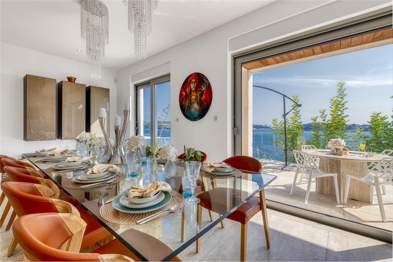 Beachfront villa in Lozica, photograph 17