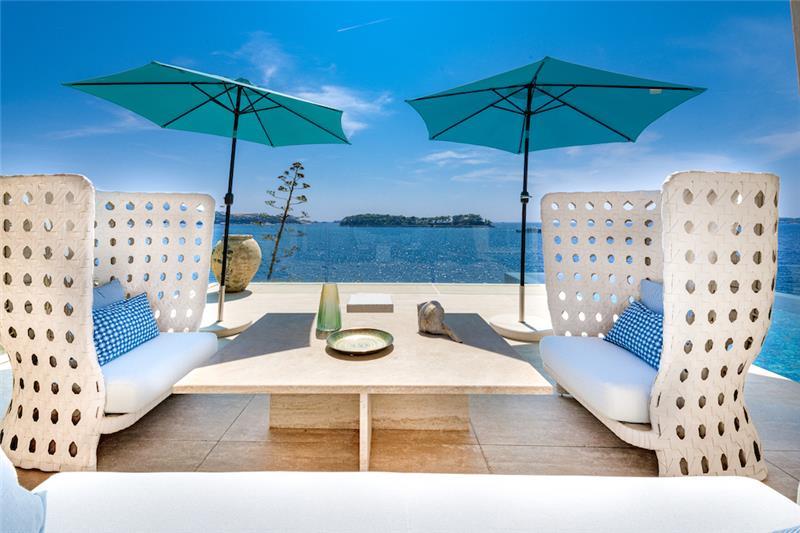 Beachfront villa in Lozica, photograph 4