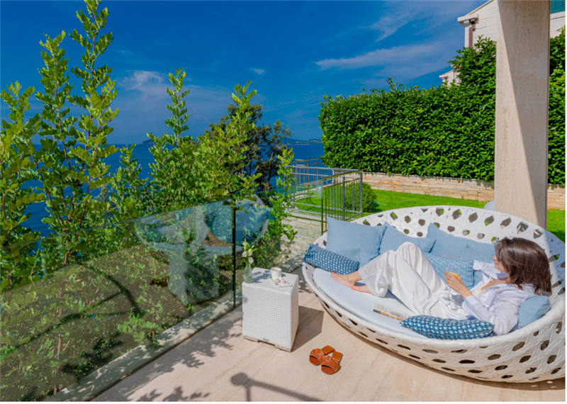 Beachfront villa in Lozica, photograph 3