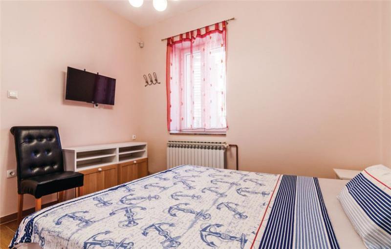 4 Bedroom Villa with Pool in Zadar, sleeps 8