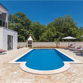 4 Bedroom Villa with Pool in Vinez near Labin, sleeps 8