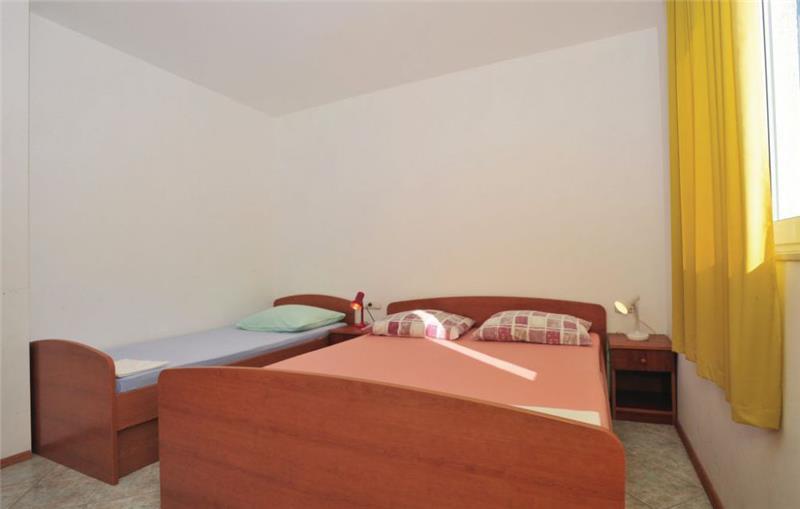 6 Bedroom Villa with Pool in Razanj near Rogoznica, sleeps 15
