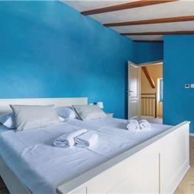9 Bedroom Villa with Pool in Bokordici near Svetvincenat, sleeps 20