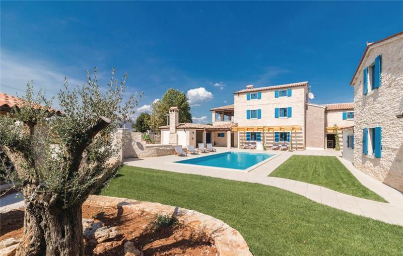 Villa in Svetvincenat, photograph 1