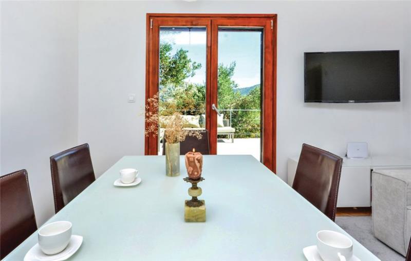 Sea-view villa in Zrnovnica, photograph 6