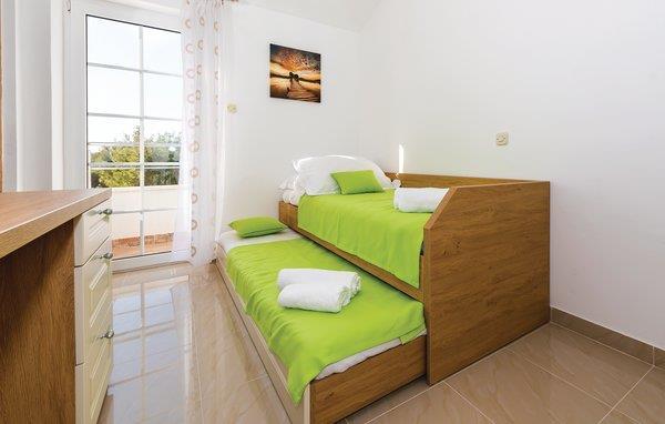 4 Bedroom Villa with Pool and Sea View in Brodarica near Sibenik, sleeps 9-10