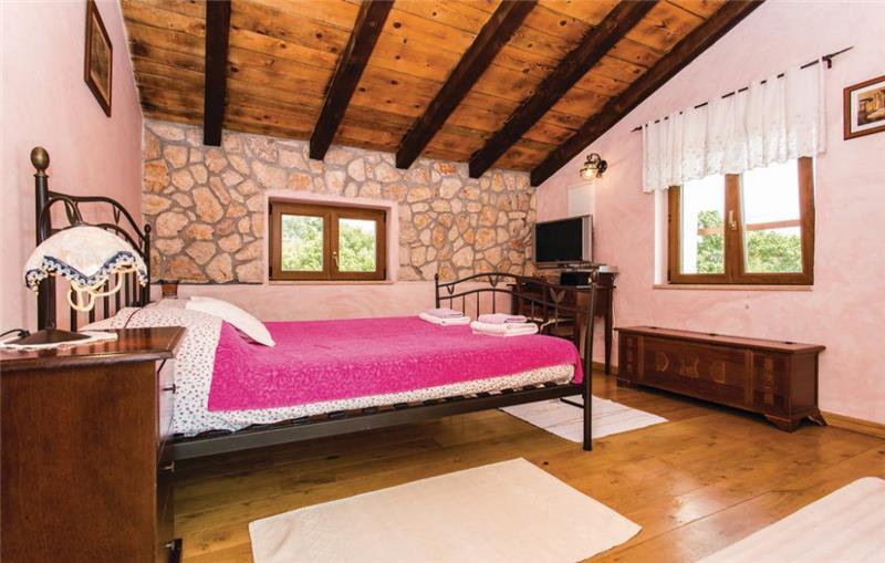 2 Bedroom Villa with Pool on Krk Island, sleeps 4-5