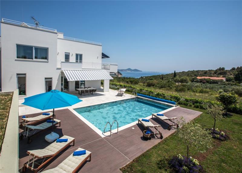 Sea-view villa in Orasac, photograph 1