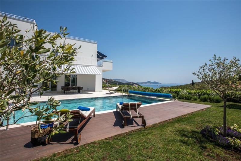 Sea-view villa in Orasac, photograph 3