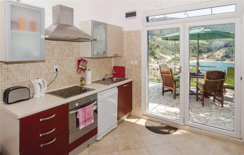 Beachfront villa in Trstenik, photograph 4