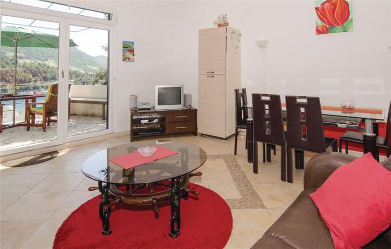 Beachfront villa in Trstenik, photograph 10