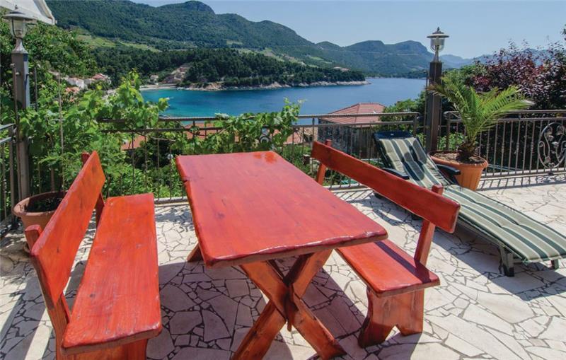 Beachfront villa in Trstenik, photograph 15