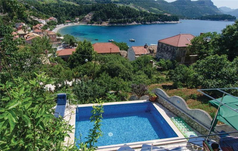 Beachfront villa in Trstenik, photograph 1