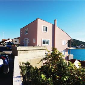 1 Bedroom Apartment with Shared Pool and Sea View in Murter, Sleeps 4