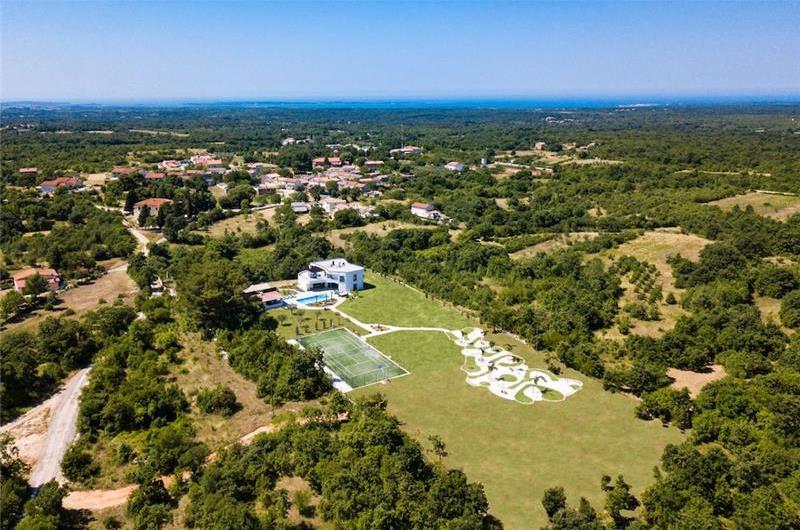 Luxury 5 Bedroom Villa with Pool, Tennis Court and Mini Golf near Svetvincenat, Istria, sleeps 12-14