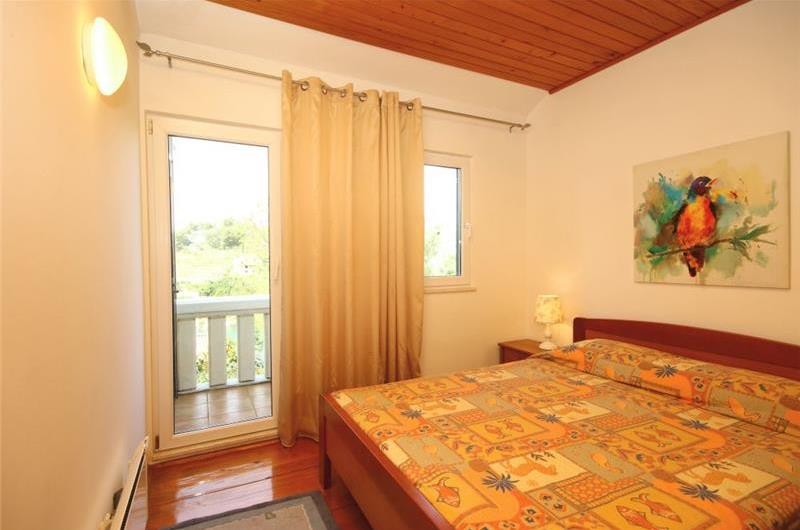 2 bedroom Seaside Villa with Pool on Brac Island, Sleeps 4