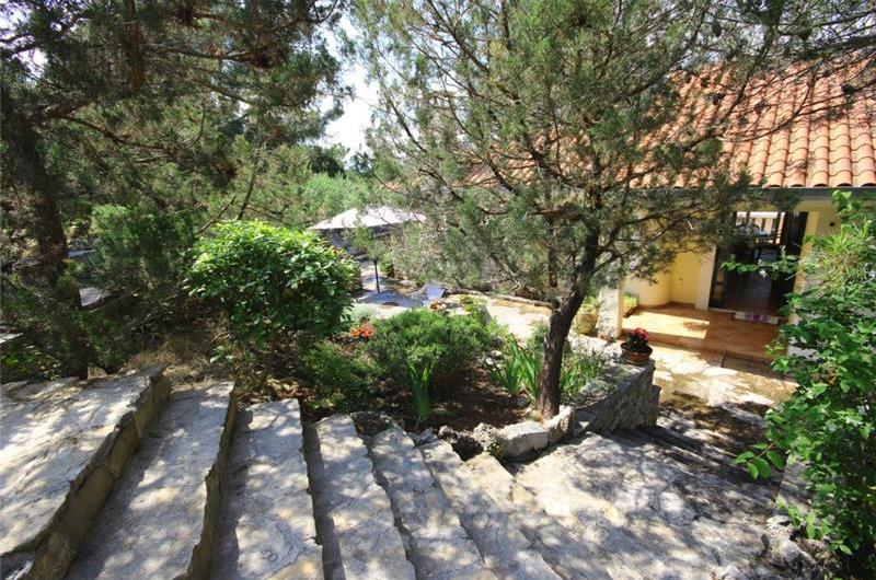 2 bedroom Seaside Villa with Pool on Brac Island, Sleeps 4