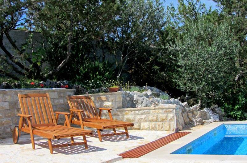 2 bedroom Seaside Villa with Pool on Brac Island, Sleeps 4