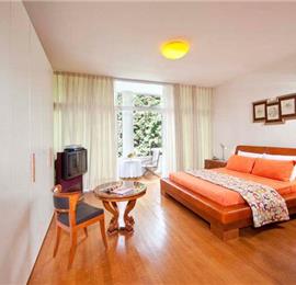 4 Bedroom Luxury Seaside Villa with Pool & Chef Service Option, Sleeps 8