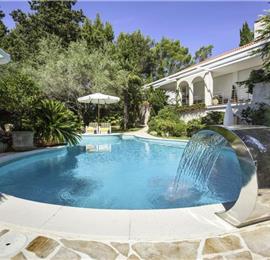 4 Bedroom Luxury Seaside Villa with Pool, Sleeps 8