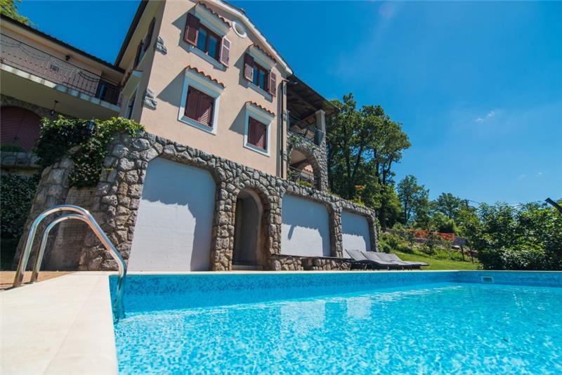 Sea-view villa in Icici, photograph 3