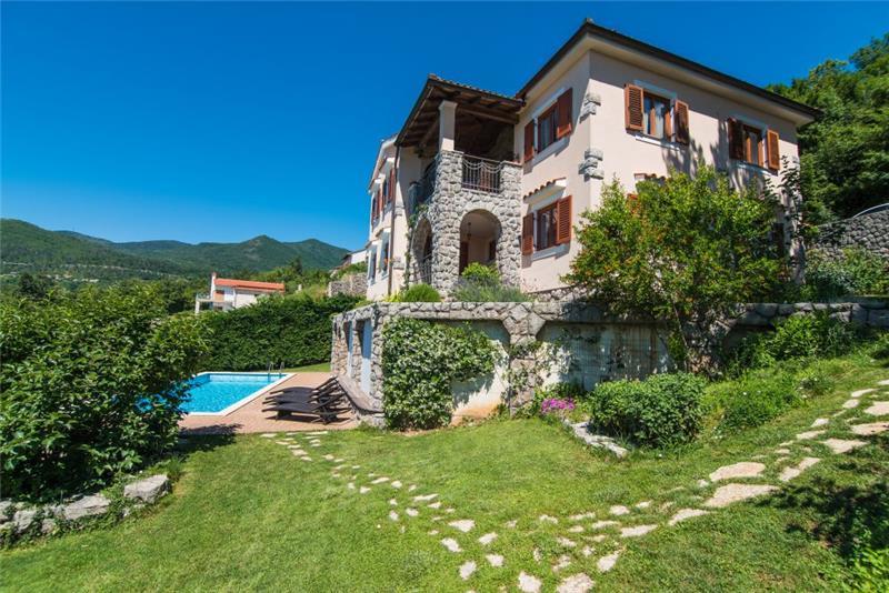 Sea-view villa in Icici, photograph 6