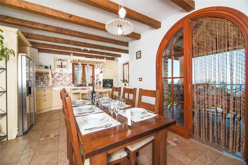 Sea-view villa in Icici, photograph 10