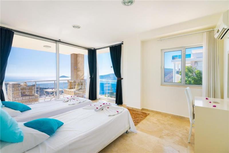 Sea-view villa in Kalkan, photograph 12