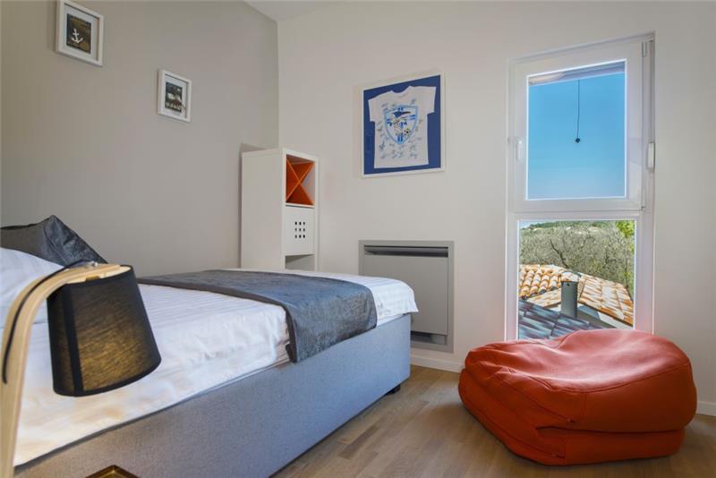 Sea-view villa in Labin, photograph 15