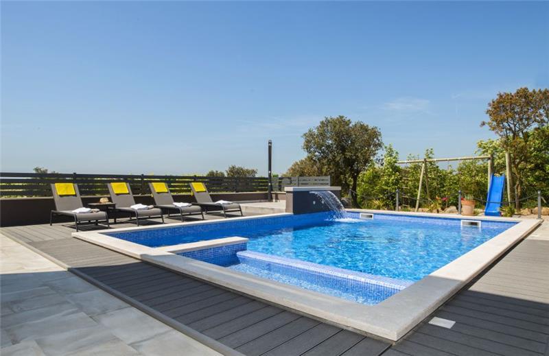 Sea-view villa in Labin, photograph 1